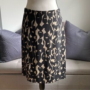 EUC Ann Taylor abstract printed skirt.  Black/Tan. Size 12T: 23 inches long.